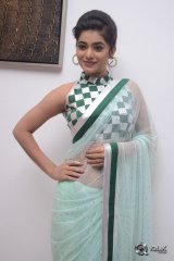 Yamini Bhasker At Kalamandir 6th Anniversary Celebrations